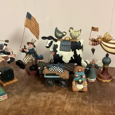 WilliRaye  Figurines Plus A Jim Shore Sheep