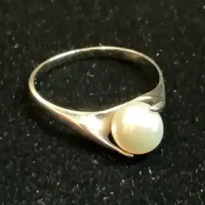 14k White Gold Pearl Ring (Size 7.75) (1.83 Grams Total)