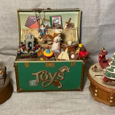 Vintage Music Boxes incl. Enesco Treasure Chest of Toys