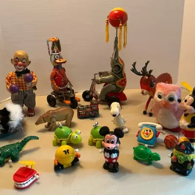Metal And Other Vintage Wind Up Toys 