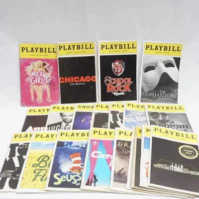 20 Playbills Incl. A Signed "Mean Girls" - Chicago, School Of Rock