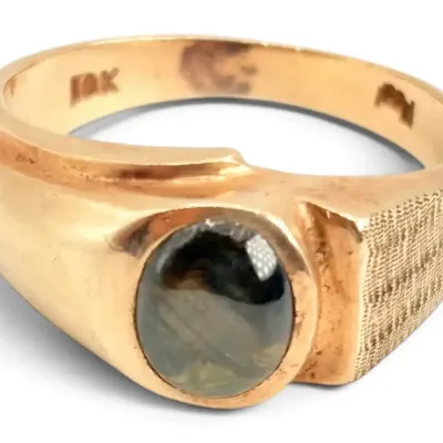 10k Gold Ring with Oval Cabochon Stone - Size 7.5 (4.7g)