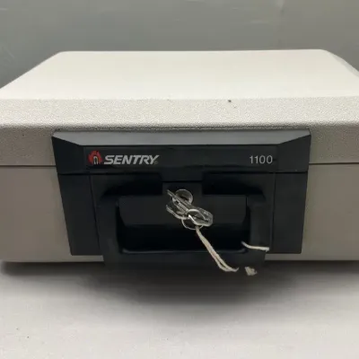 Sentry 1100 Safe W/Keys