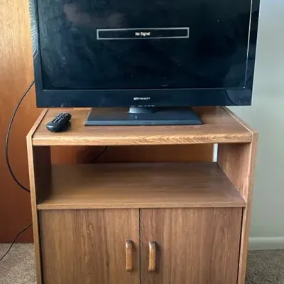 Emerson 32" LCD HDTV With Rolling Media Cabinet & Remote
