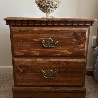 Lehigh Furniture 2-Drawer Nightstand With Seashell Display