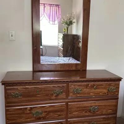 Traditional 6-Drawer Dresser With Detachable Mirror
