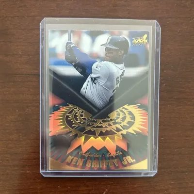 1998 Pacific Aurora Baseball Card. Ken Griffey Jr. - Seattle Mariners. Card #16