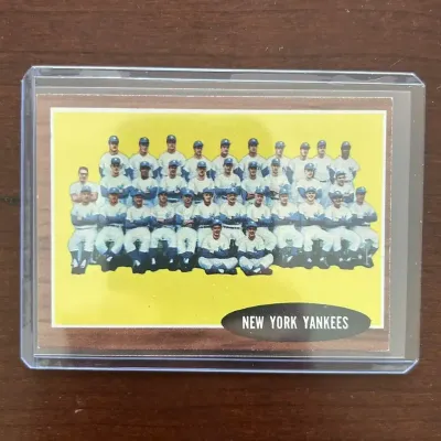 1962 Topps Baseball Card. New York Yankees Team. Card #251