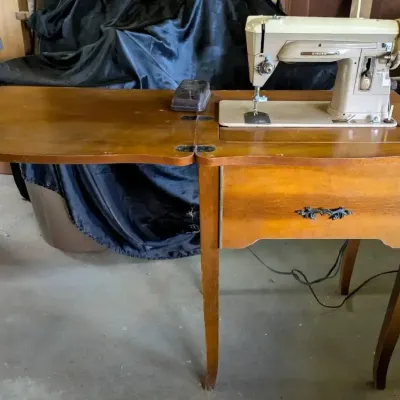 Singer Sewing Machine in Folding Cabinet