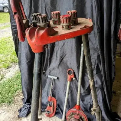 Ridgid No. 40 Pipe Threader with Tri-Leg Stand 