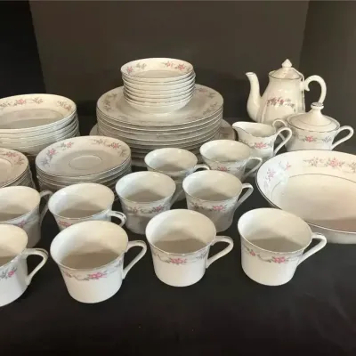Diamond China Pageant Dinnerware Set
