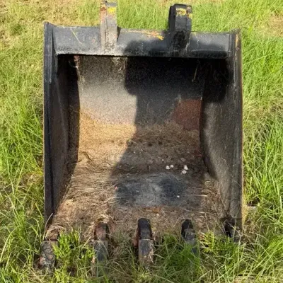Heavy-Duty Steel Backhoe Bucket With Four Teeth