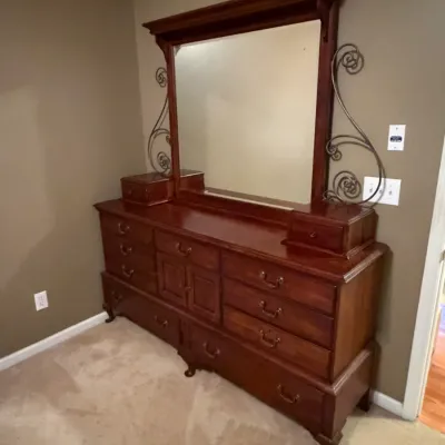 Sale Photo Thumbnail #4: Dresser