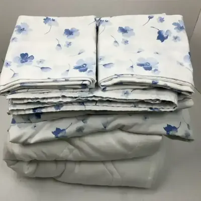 JCPenney Queen Size Sheet Set & Mattress Pad with Bedside Lamp