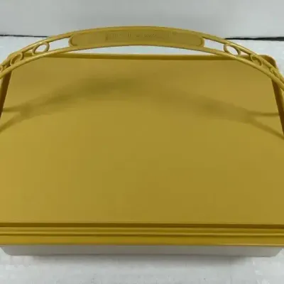 Tupperware Harvest Gold Sheet Cake Carrier