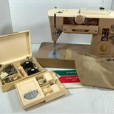 Singer Slant-O-Matic 401A Sewing Machine with Original Case & Accessories
