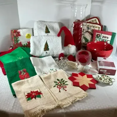 Festive Christmas Decor & Holiday Kitchen Collection