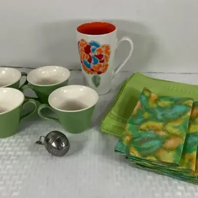 Classic Green Teacups & Coordinating Linens