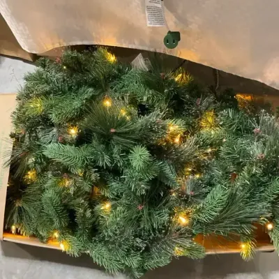 Pre-Lit Artificial Pine Garland