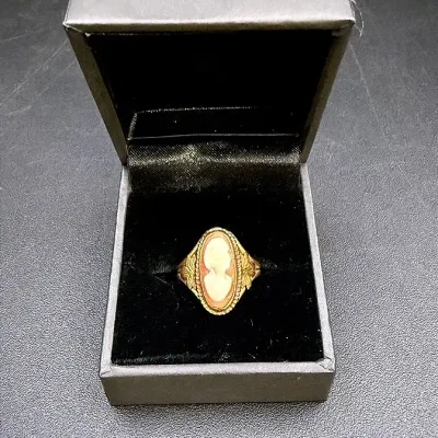 10k Gold Cameo Ring