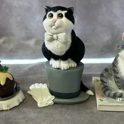 Three Comic & Curious Cats Figures by Linda Jane Smith