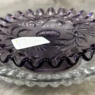 Fenton Glass Plate Pair 
