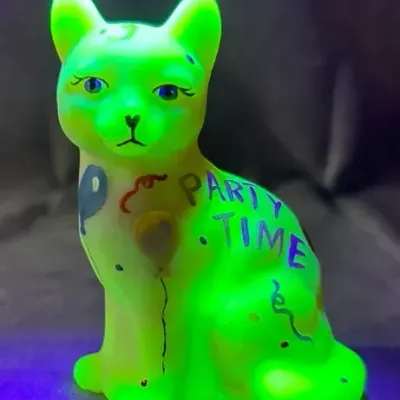 Limited-Edition Fenton Uranium Glass Cat Figurine