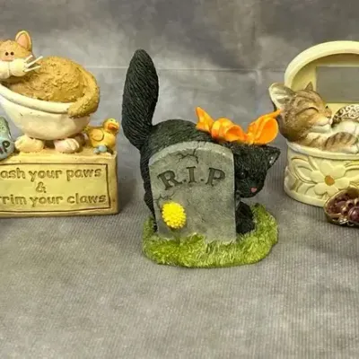 Lot of Assorted Cat Figures 