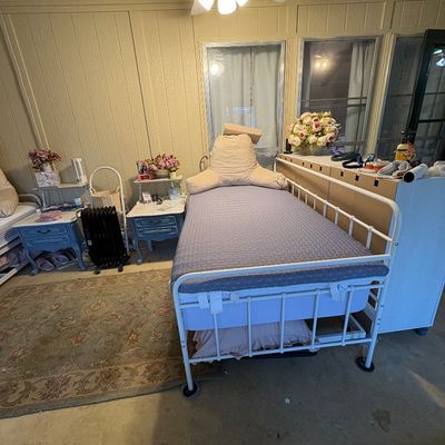 White Wrought iron Day bed with trundle
