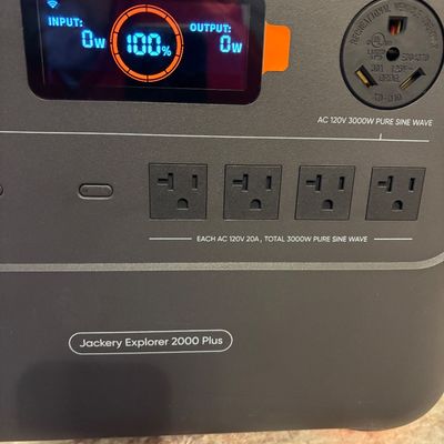 Jackery Explorer 2000 Plus