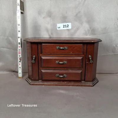 Sale Photo Thumbnail #542