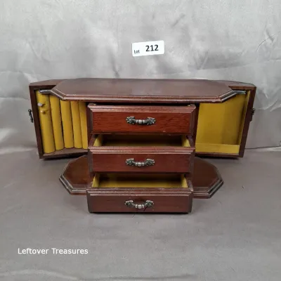 Sale Photo Thumbnail #543