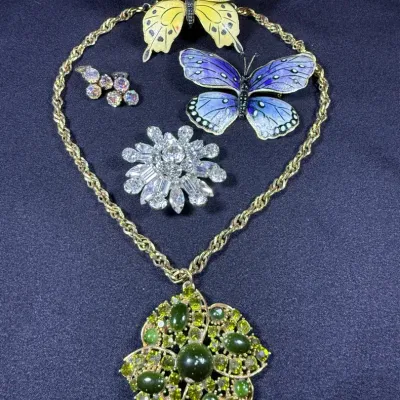 Weiss - Vintage Jewelry Collection - Signed 