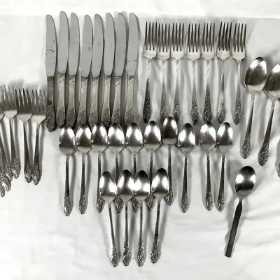 (41) Vintage Oneida Community "Evening Star” Stainless Flatware Set