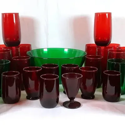 (35) Vintage Anchor Hocking Royal Ruby Red Glassware & Arcoroc France Green Bowl Lot