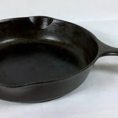 Wagner Ware 9" Cast Iron Pan
