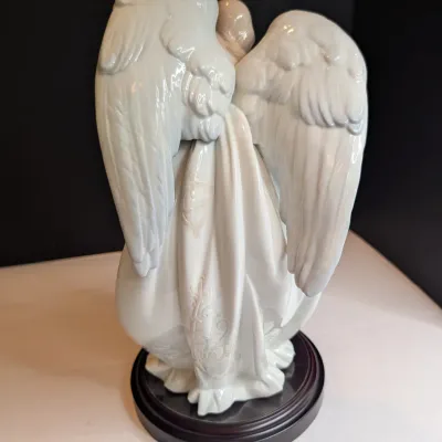 2001 Lladro Figurine #1867 "Flowers Of Peace" LE 729/4000 Pieces Stands 13" Tall x 8 3/4" Long No Box #44