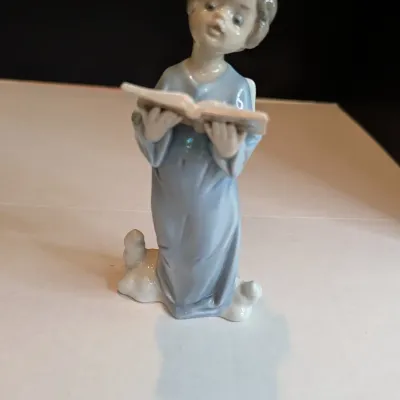 1990 Lladro Figurine #5724 "Angelic Voice" Stands 6" Tall x 2 3/4" No Box #45