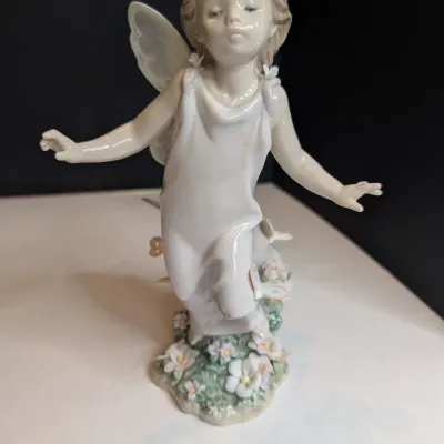 2002 Lladro Figurine "Butterfly Wings" #6875 Stands 9 1/4" Tall Damaged & No Box #80