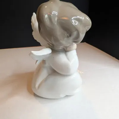 1997 Lladro Figurine " Angel Dreaming" #4961 Stands 6 1/3" Tall x 5 3/4" Wide No Box #44