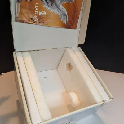 1998 Lladro Figurine "Safe & Sound" #6556 Stands 5 3/4" x 6" Long #50