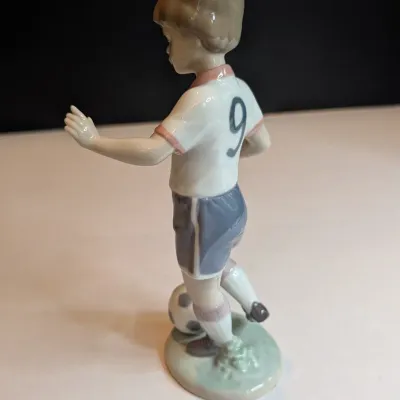 1995 Lladro Figurine #6198 "Soccer Practice" Stands 8 3/4" Tall No Box #40