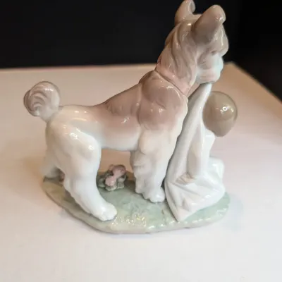 1998 Lladro Figurine "Safe & Sound" #6556 Stands 5 3/4" x 6" Long #50