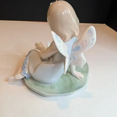 2000 Lladro Figurine "Lily-pad Love Angel" #6645 Stands 5 1/4" Tall x 6" Wide #51