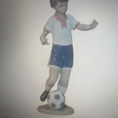 1995 Lladro Figurine #6198 "Soccer Practice" Stands 8 3/4" Tall No Box #40