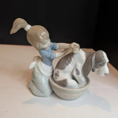 1987 Lladro Figurine "Bashful Bather" #5455 Stands 4 3/4" Tall x 5 1/5" Long No Box #47