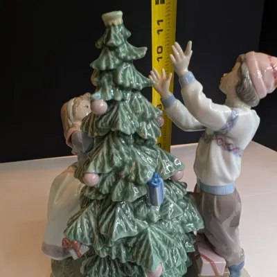 1992 Lladro Figurine "Christmas Tree Trimming" #5897 Stands 12 1/2" x 11" Wide No Box & Damaged #48