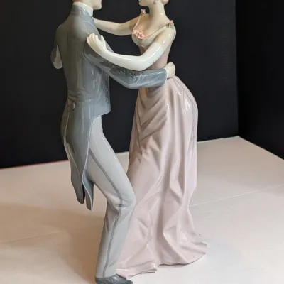 1978 Lladro Figurine "Anniversary Waltz Dance Couple" #1372 Stands 12 1/4" Tall #78