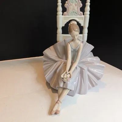 1980's Lladro Figurine "Posing For A Portrait" #6485 Stands 10" Tall x 8" Wide #59