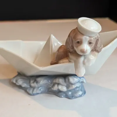 1999 Lladro Figurine "Little Stowaway" #6642 Stands 4" Tall x 6 3/4' Long #49